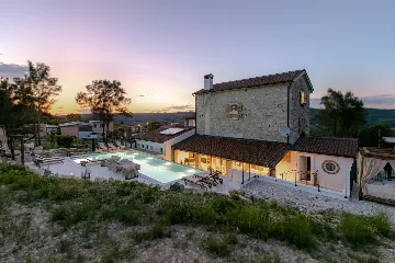 Family Villa with Pool in Vižinada