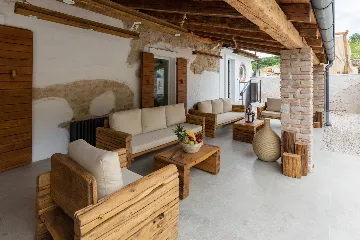 Family Villa with Pool in Vižinada