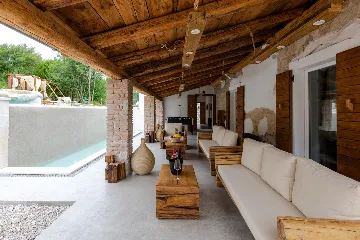 Family Villa with Pool in Vižinada