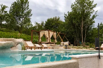 Family Villa with Pool in Vižinada