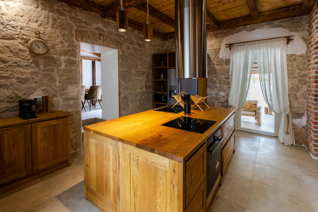Family Villa with Pool in Vižinada