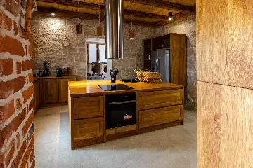 Family Villa with Pool in Vižinada