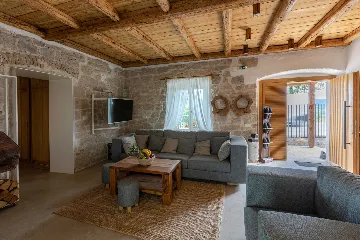 Family Villa with Pool in Vižinada