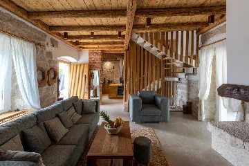 Family Villa with Pool in Vižinada