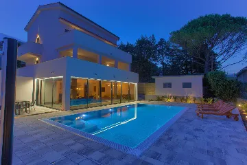 Modern 4-Bedroom Villa With Pool in Krk