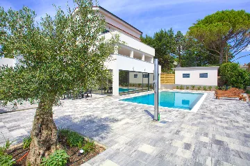Modern 4-Bedroom Villa With Pool in Krk
