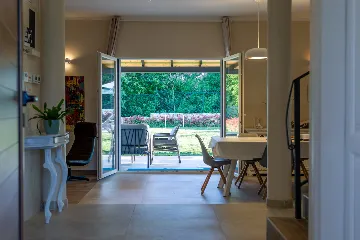 Modern Rustic Villa with Pool in Svetvinčenat