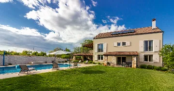 Modern Rustic Villa with Pool in Svetvinčenat