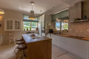 Modern Rustic Villa with Pool in Svetvinčenat