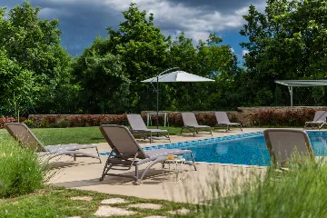 Modern Rustic Villa with Pool in Svetvinčenat