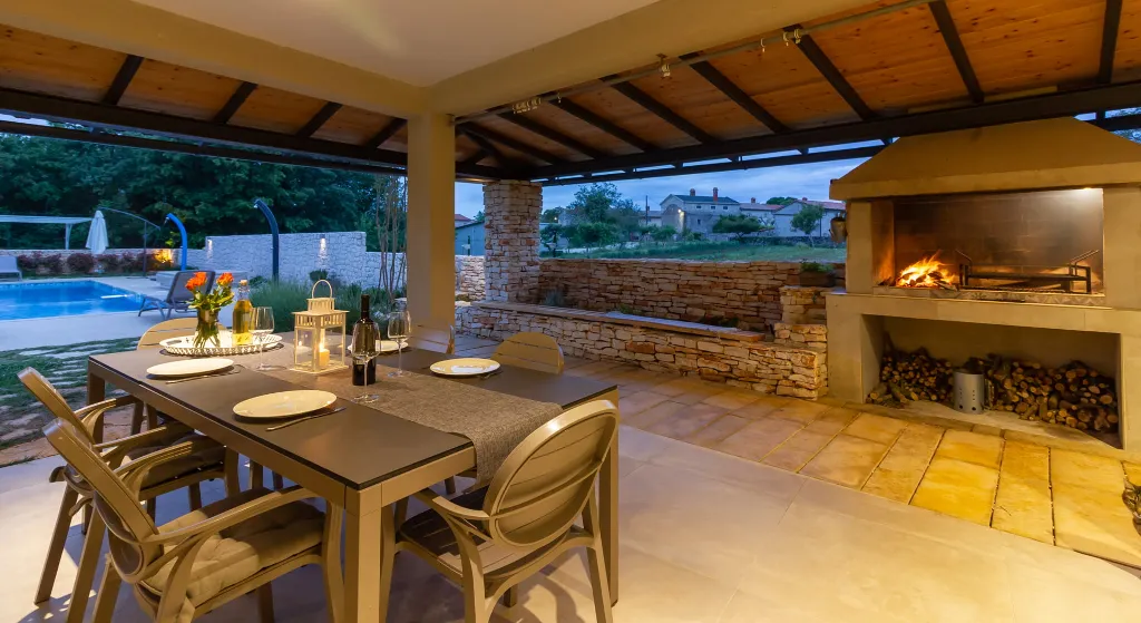 Modern Rustic Villa with Pool in Svetvinčenat