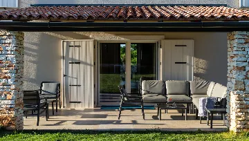 Modern Rustic Villa with Pool in Svetvinčenat