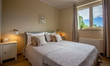 Modern Rustic Villa with Pool in Svetvinčenat