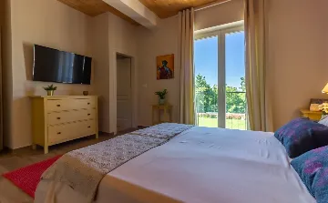 Modern Rustic Villa with Pool in Svetvinčenat