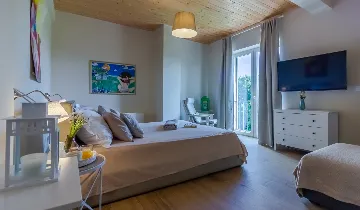 Modern Rustic Villa with Pool in Svetvinčenat