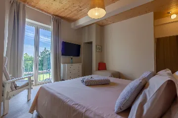 Modern Rustic Villa with Pool in Svetvinčenat