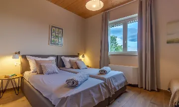 Modern Rustic Villa with Pool in Svetvinčenat