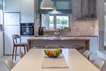 Modern Rustic Villa with Pool in Svetvinčenat