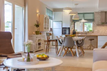 Modern Rustic Villa with Pool in Svetvinčenat