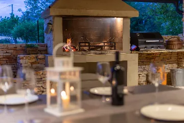 Modern Rustic Villa with Pool in Svetvinčenat