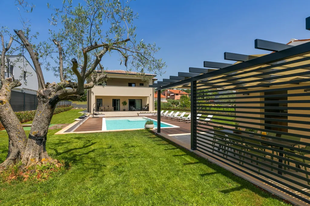 Modern Villa with Private Pool Nova Vas