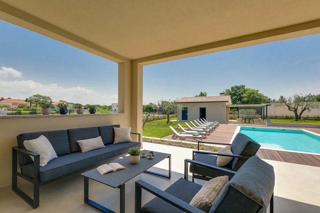 Modern Villa with Private Pool Nova Vas