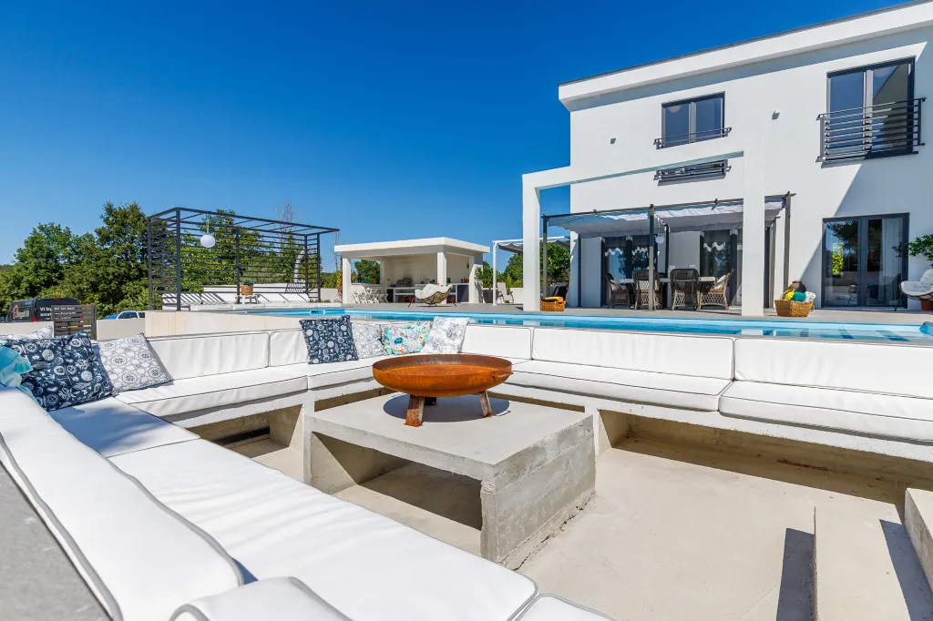Modern Villa with Pool in Kanfanar