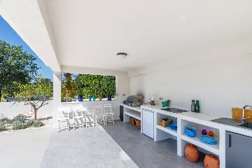 Modern Villa with Pool in Kanfanar