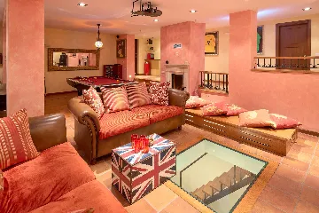 Spacious Poolside Villa in Split