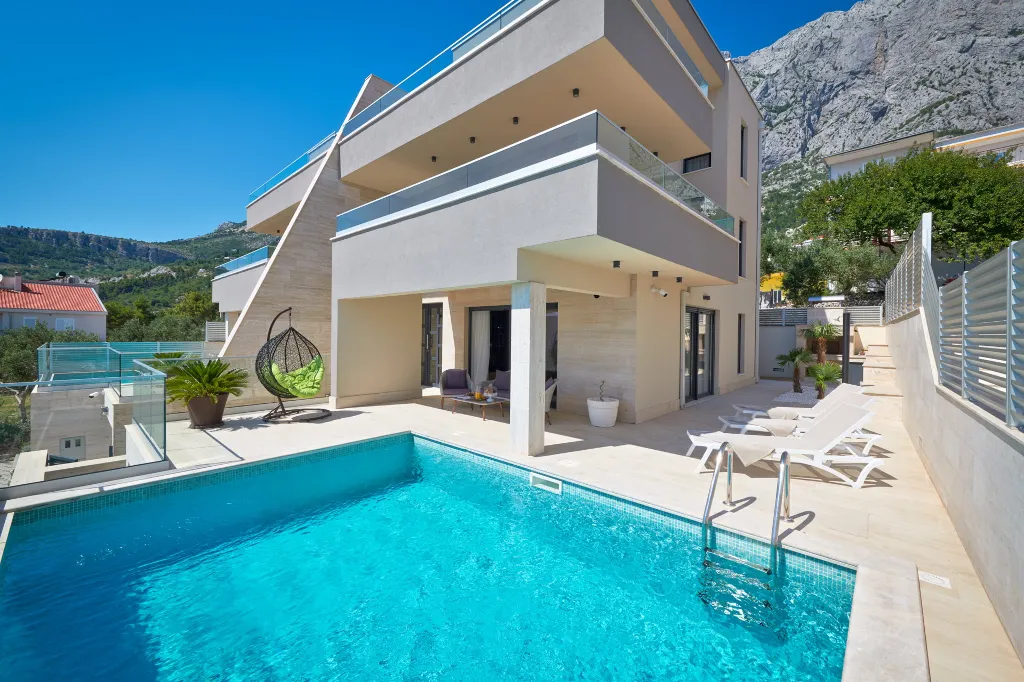 Modern Villa Complex with Pools in Makarska