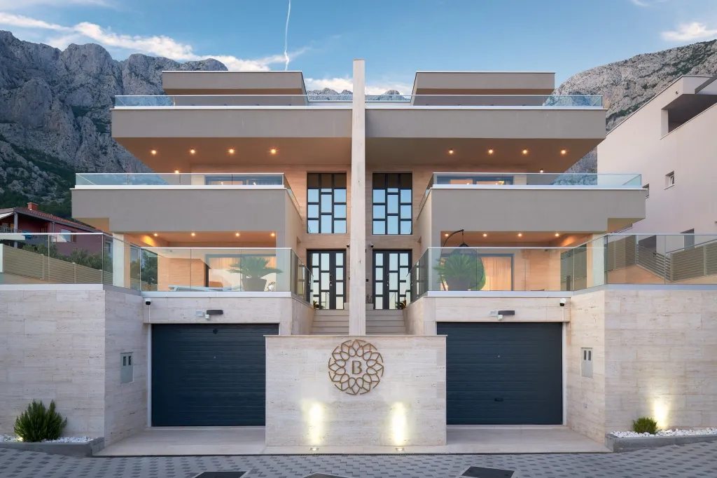Modern Villa Complex with Pools in Makarska