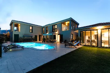 Spacious Family Villa with Heated Pool in Trogir