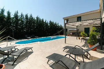 Spacious Family Villa with Heated Pool in Trogir