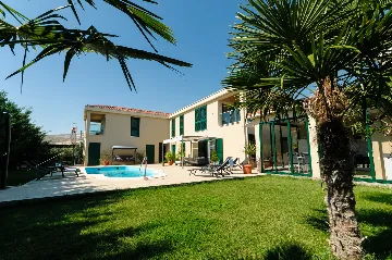 Spacious Family Villa with Heated Pool in Trogir