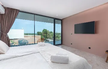 Contemporary Villa with Pool in Ližnjan