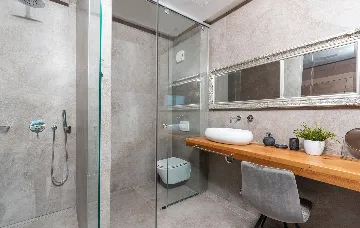 Contemporary Villa with Pool in Ližnjan