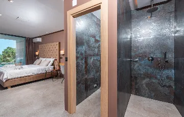 Contemporary Villa with Pool in Ližnjan