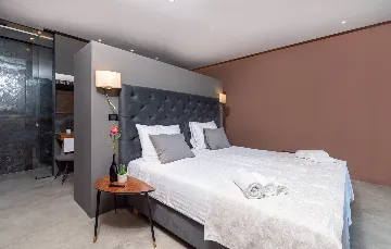 Contemporary Villa with Pool in Ližnjan