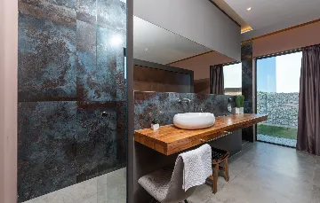 Contemporary Villa with Pool in Ližnjan