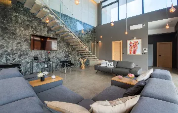 Contemporary Villa with Pool in Ližnjan