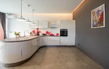 Contemporary Villa with Pool in Ližnjan