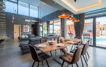 Contemporary Villa with Pool in Ližnjan