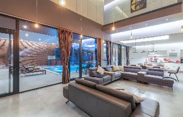 Contemporary Villa with Pool in Ližnjan