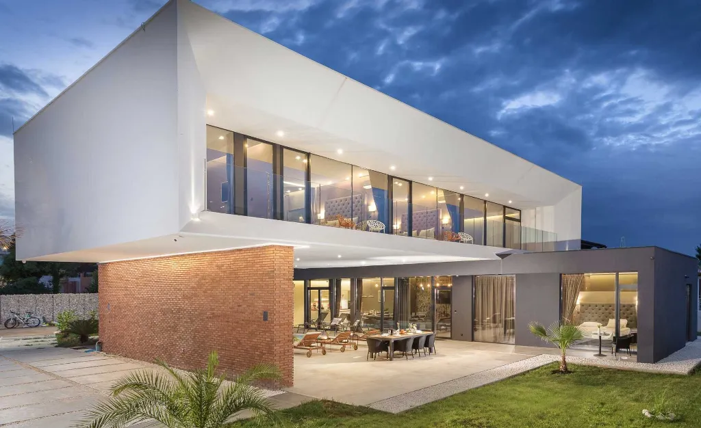 Contemporary Villa with Pool in Ližnjan