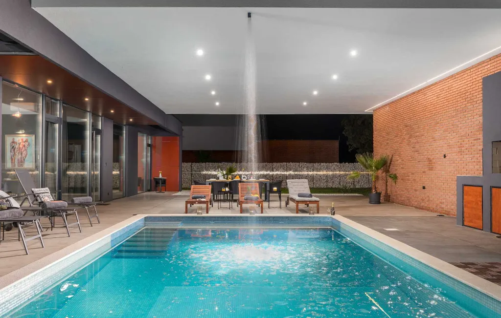 Contemporary Villa with Pool in Ližnjan