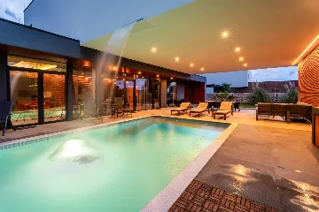 Contemporary Villa with Pool in Ližnjan