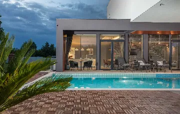 Contemporary Villa with Pool in Ližnjan