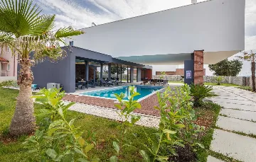 Contemporary Villa with Pool in Ližnjan
