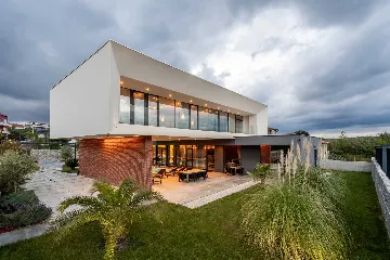 Contemporary Villa with Pool in Ližnjan