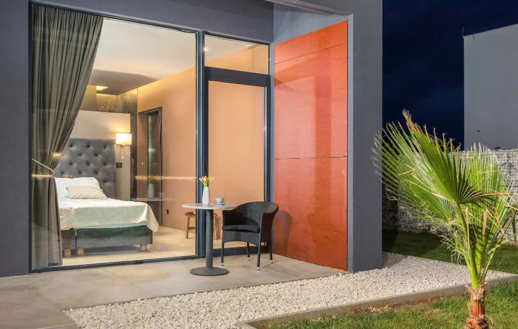 Contemporary Villa with Pool in Ližnjan